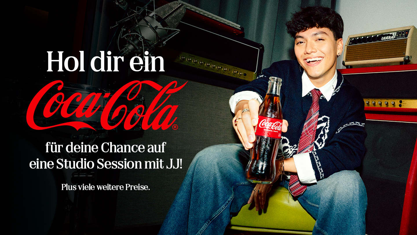 Banner von JJ mit einer Coca-Cola Flasche und dem Text "Hold dir ein Coca-Cola für deine Chance auf ein Studio Session mit JJ - plus viele weitere Preise"