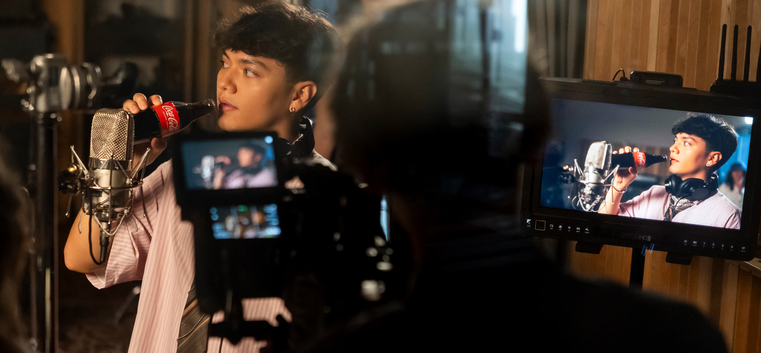 JJ der ESC-Gewinner steht für einen Coca-Cola Spot vor der Kamera