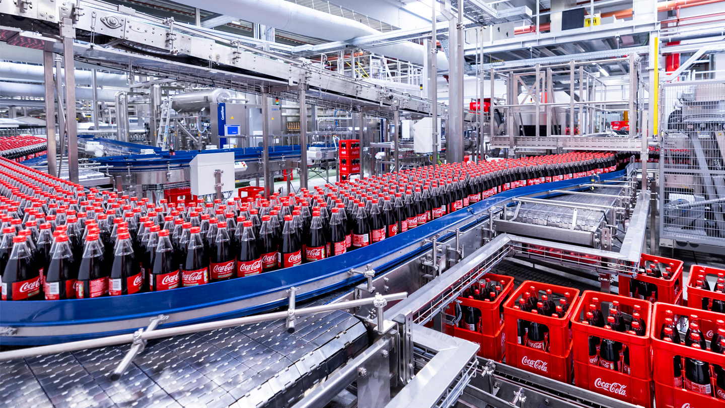 Coca-Cola bei der Abfüllung 