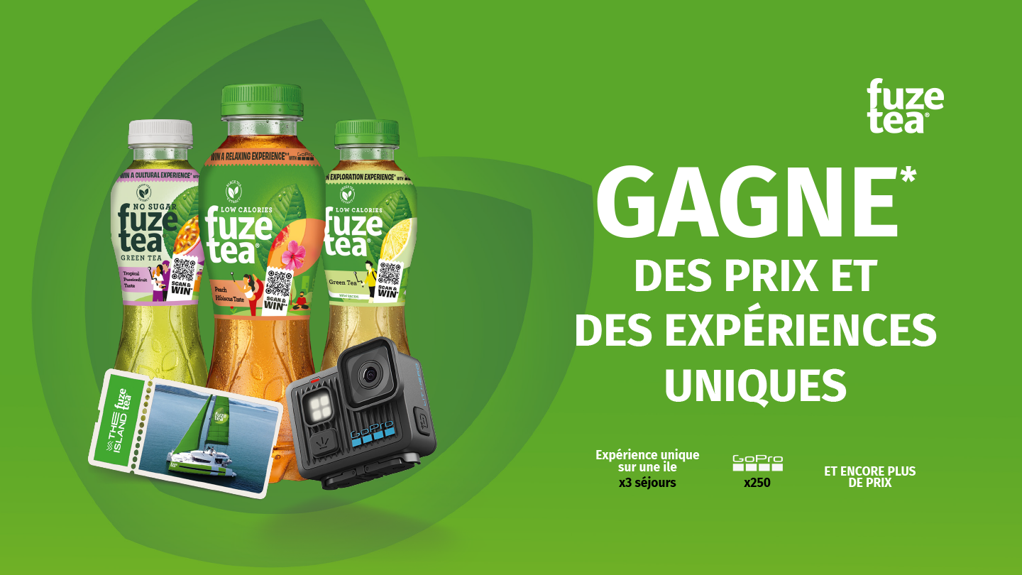 Trois bouteilles de Fuze Tea aux saveurs variées sur un fond vert, avec des visuels partenaires d’Island Experience et d’une caméra GoPro.