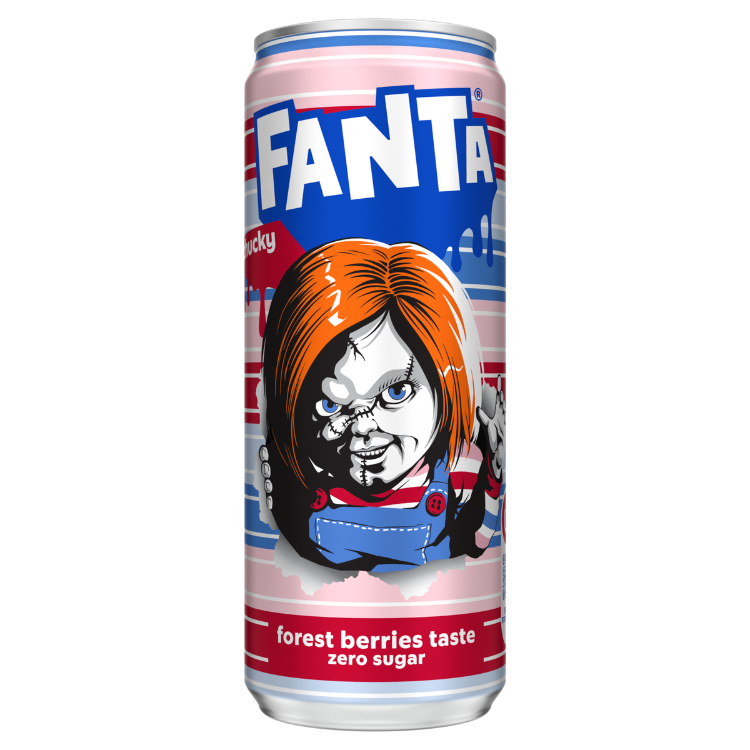 Fanta bosbessensmaak zonder suiker (Forest Berries Taste Zero Sugar), rood, wit en blauw ontwerp met Chucky, de moorddadige pop uit de Child’s Play-films.