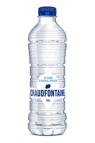 Doorzichtige plastic fles Chaudfontaine natuurlijk mineraalwater zonder bruis, met blauwe dop en etiket met de tekst « 60 years of natural filtration – Still ».