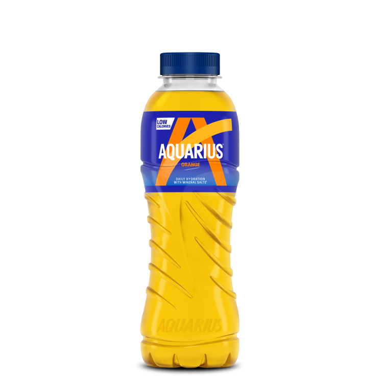 Oranje fles van Aquarius-drank "Orange" met blauwe dop en blauw-oranje etiket "Low Calories".