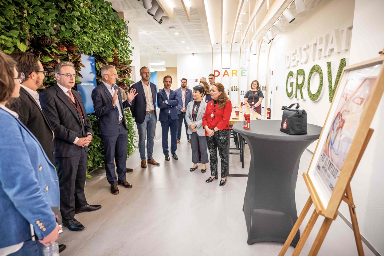 Bart De Wever bezoekt R&D Coca Cola