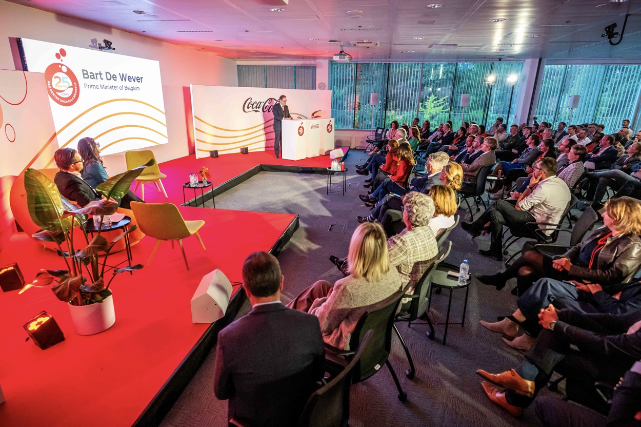 Bart De Wever bezoekt R&D Coca Cola