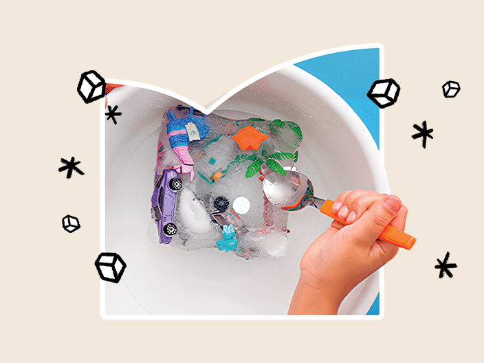 Mãos segurando um prato com gelo derretendo e brinquedos coloridos, rodeados por rabiscos