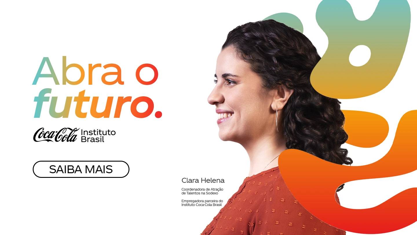 Grupo de jovens vestindo camisetas de cores diferentes posando e sorrindo.