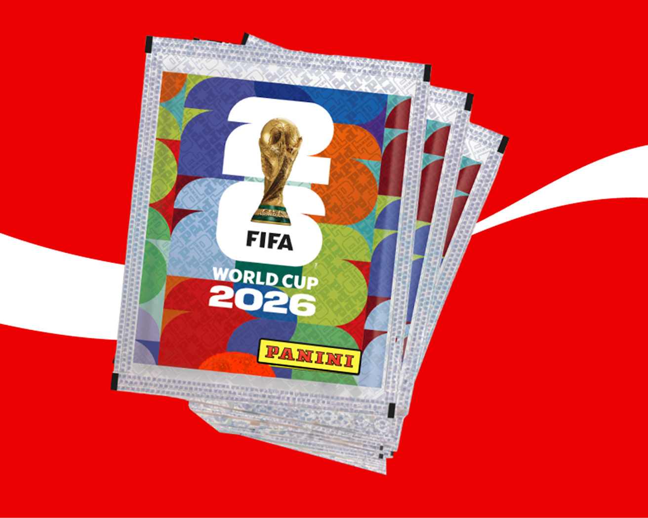 Pile de pochettes d’autocollants Panini Coupe du Monde FIFA 2026 déployées en éventail sur un fond rouge vif à vague blanche.