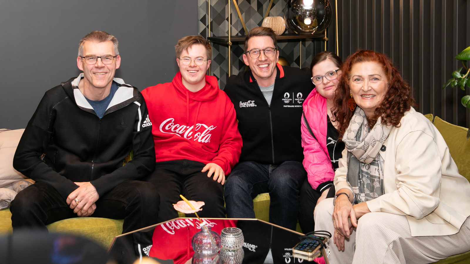 Flavios Vater und Trainer Patrick, Special Olympics Switzerland Athlet Flavio, Reyn ffoulkes, Director Communications, Austria & Switzerland, Special Olympics Austria Athletin Verena und ihr Tanz Coach, Ulrike Adler-Wiegele