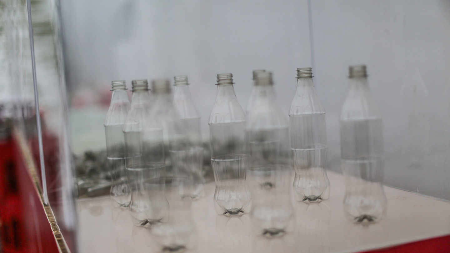 Botellas de plástico reciclado.