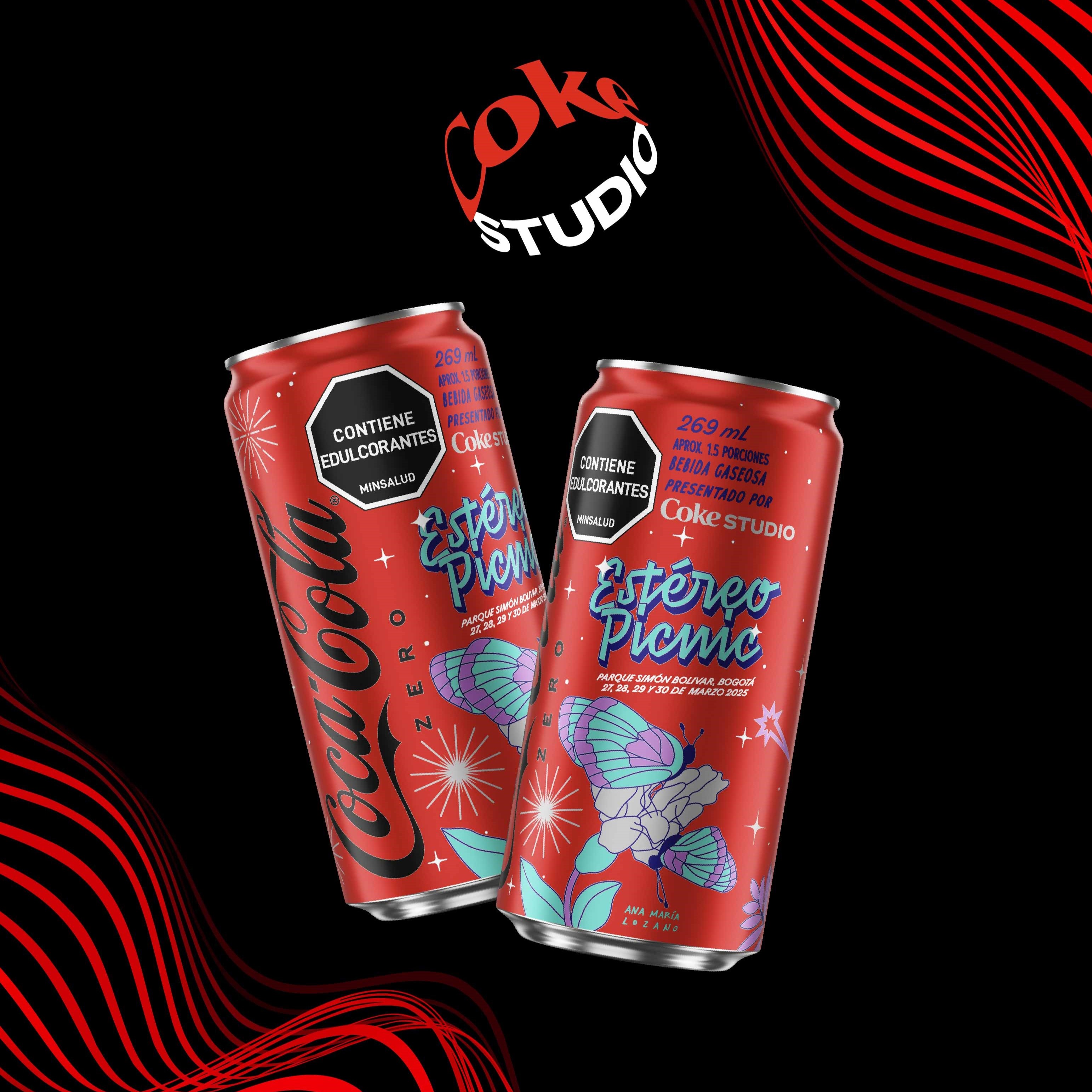 Dos latas rojas de Coca-Cola Zero edición especial para el festival Estéreo Picnic, con ilustraciones de mariposas y flores en tonos pastel, sobre un fondo negro decorado con ondas rojas y el logo de Coke Studio en la parte superior.