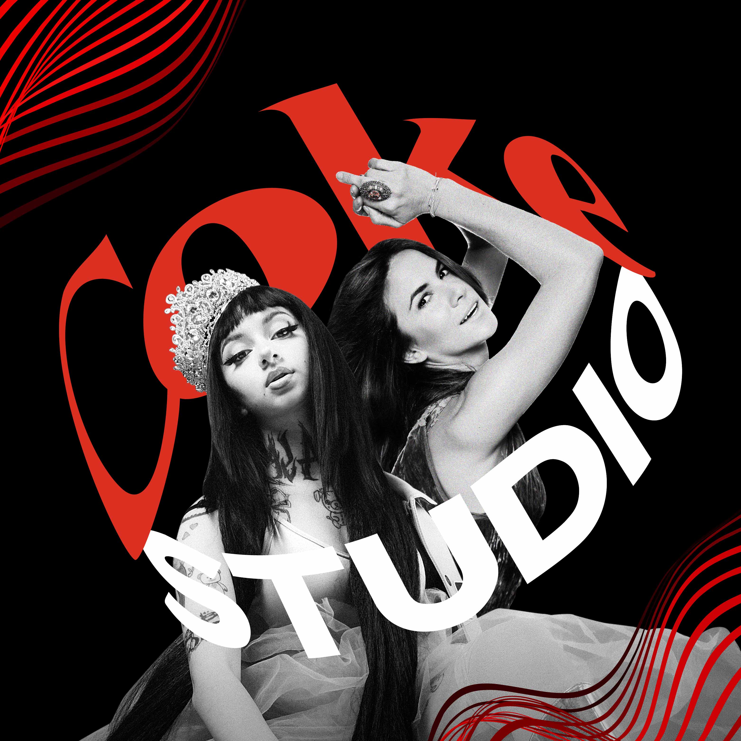 Grupo de jóvenes disfrutando Coca-Cola en un ambiente festivo.