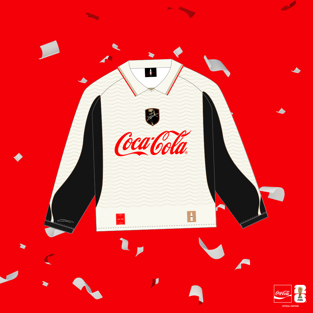 Coca-Cola jersey på rød baggrund