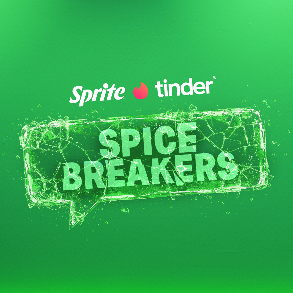 Groene promotionele afbeelding met de logo’s van Sprite en Tinder en de tekst “Spice Breakers” in een ijsachtig tekstballon‑ontwerp, die een frisse en speelse samenwerking tussen beide merken benadrukt.