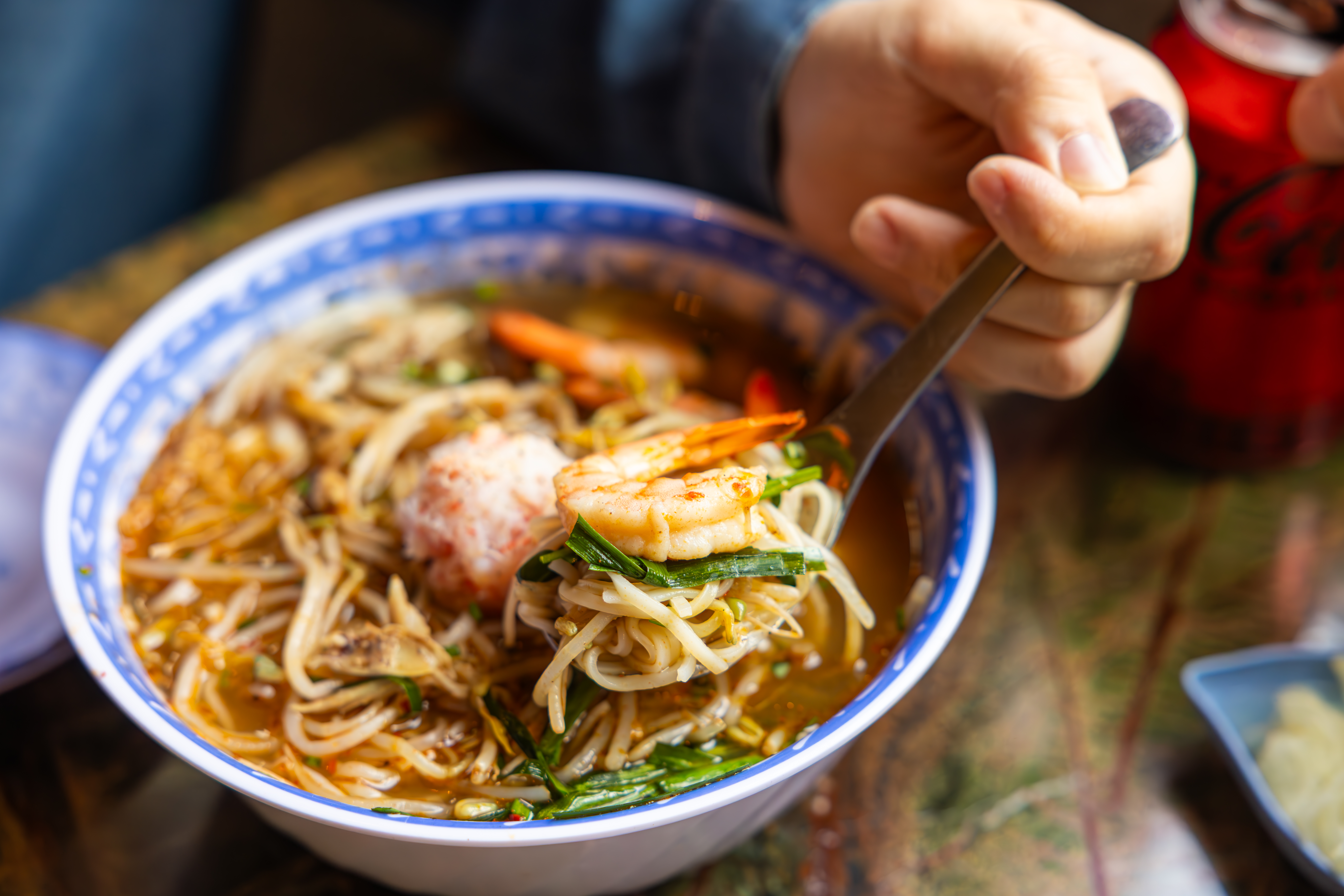 을지깐깐의 대표 메뉴 게살국수