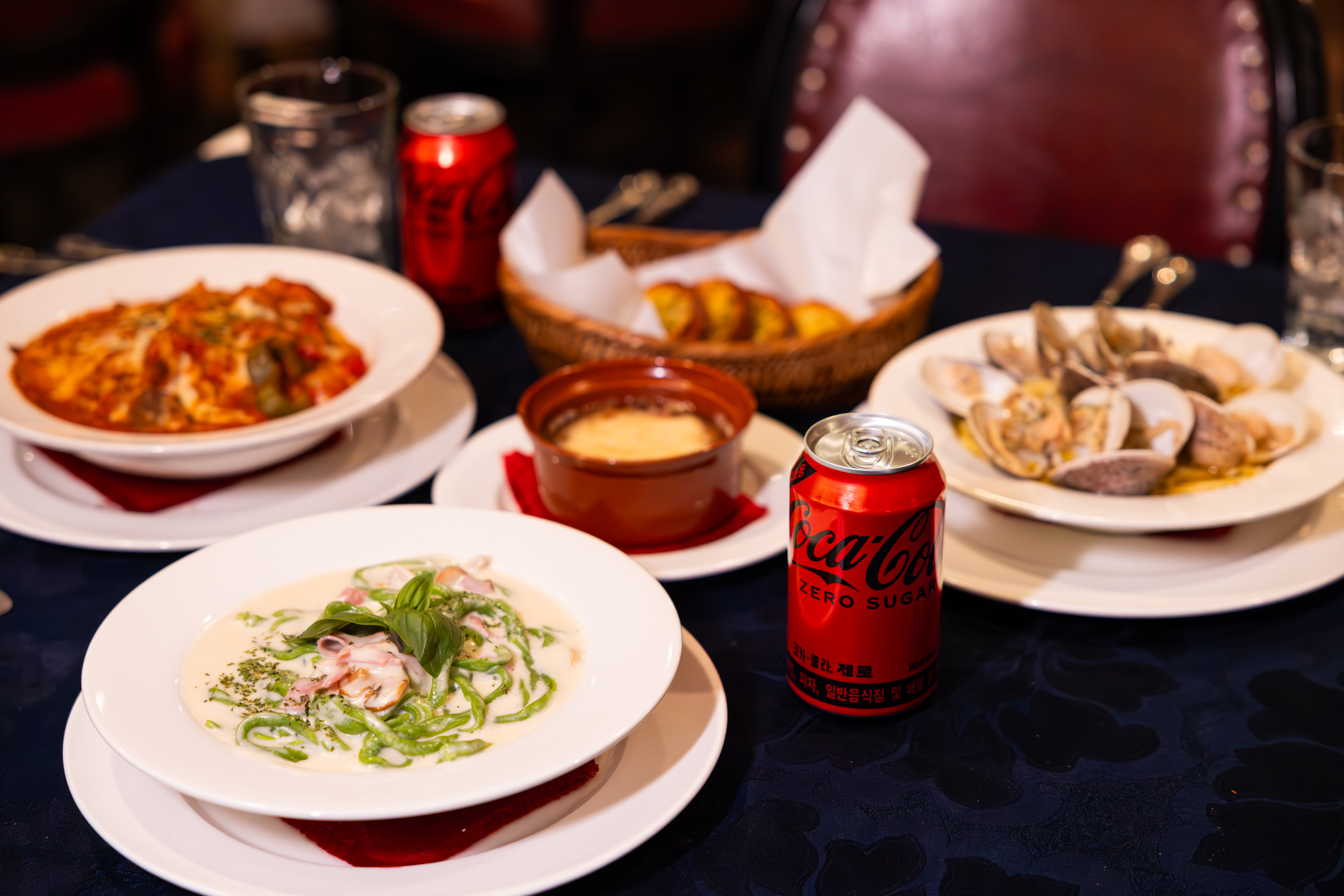 라칸티나의 대표메뉴들과 코카-콜라 제로