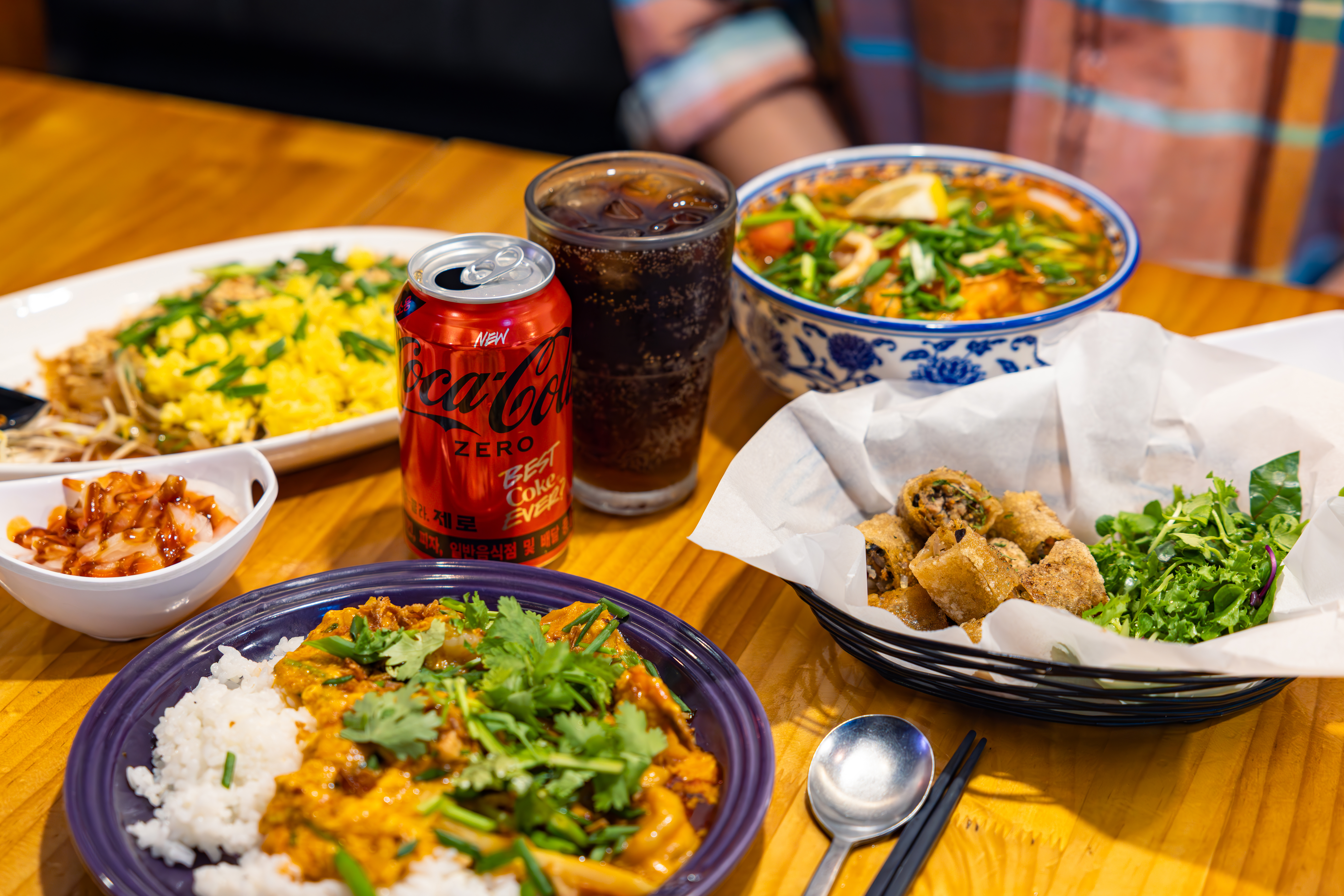 르번미의 대표메뉴들과 코카-콜라 제로