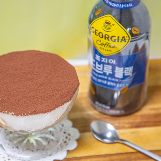조지아 커피로 만든 티라미스 사진