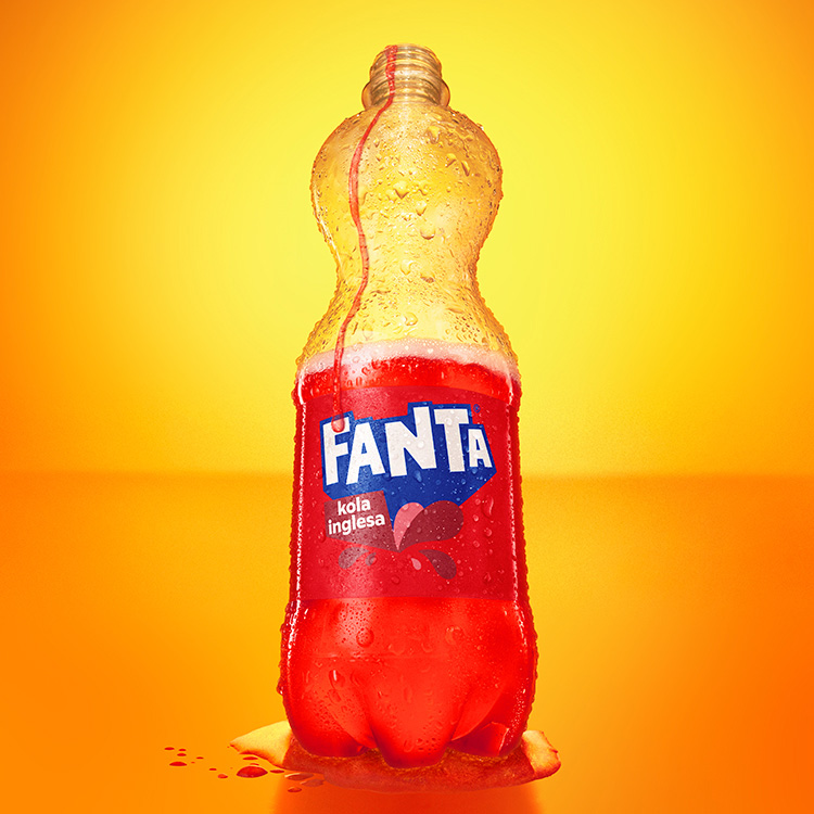 Botella de Fanta sabor Kola Inglesa