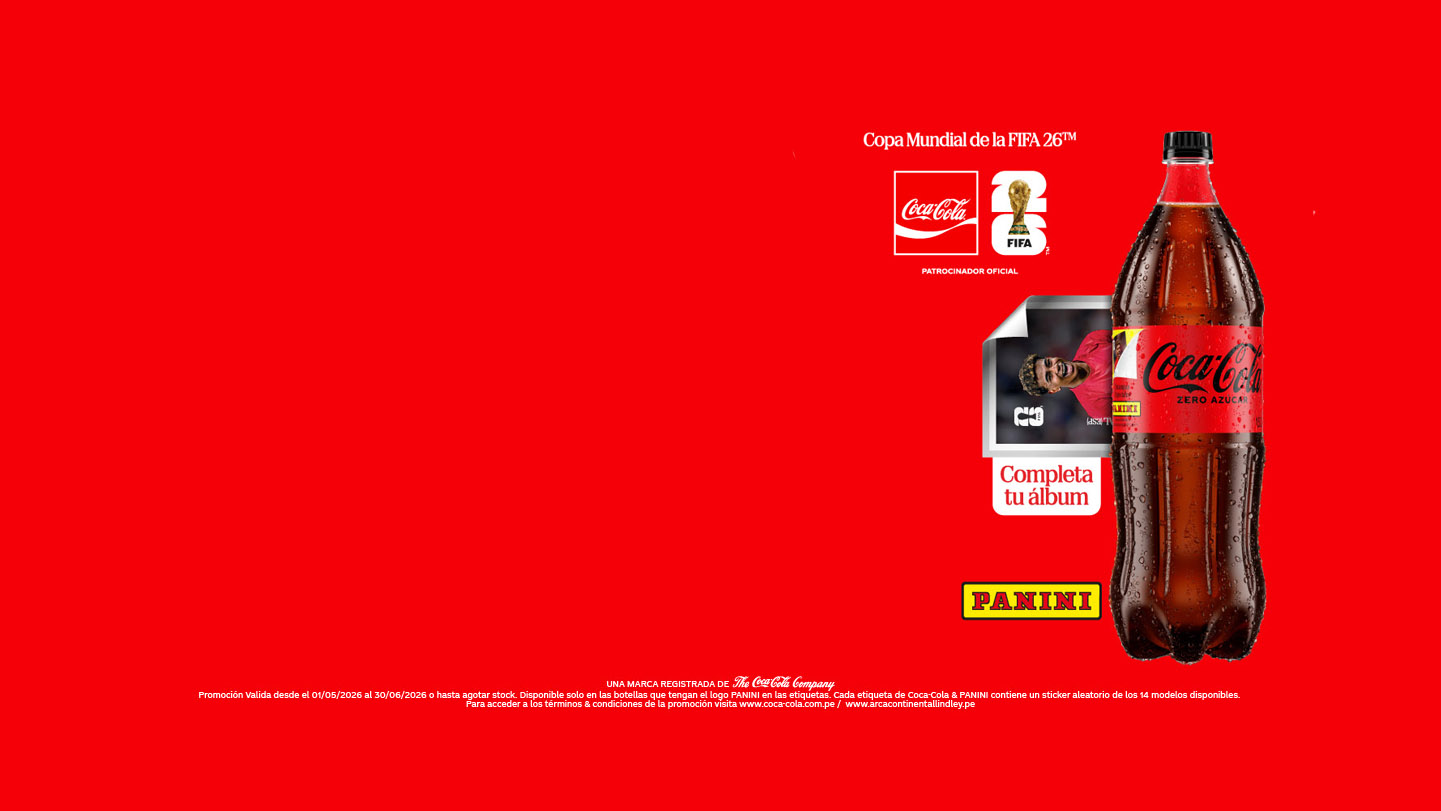 Botella de Coca-Cola Sabor Original revelando figuritas físicas debajo de la etiqueta.