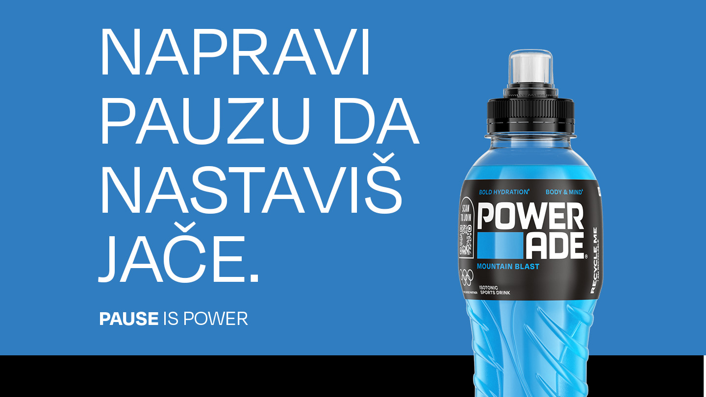Flaša plavog Powerade sportskog pića uz tekst „Napravi pauzu da nastaviš jače. Pause is power“ na plavo-crnoj pozadini