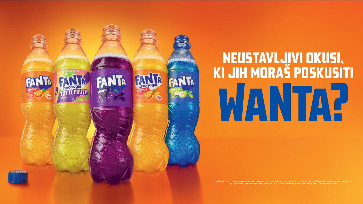 Pet plastenk Fante v različnih okusih – Orange, Tutti Frutti, Grape, Zero Sugar Orange in modra Fanta – postavljenih na oranžno ozadje z napisom ‘Neustavljivi okusi, ki jih moraš poskusiti. Wanta?