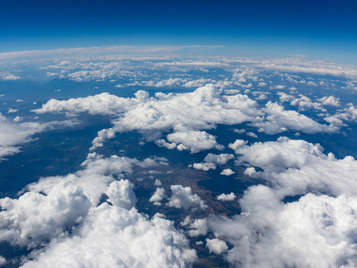 Peizazh natyror me pamje me re.